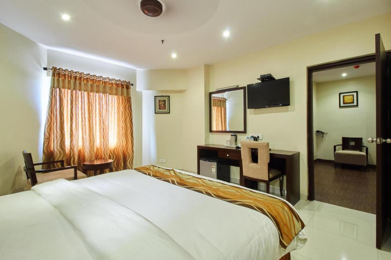 Krishna Residency Hotel Vijayawāda Zewnętrze zdjęcie