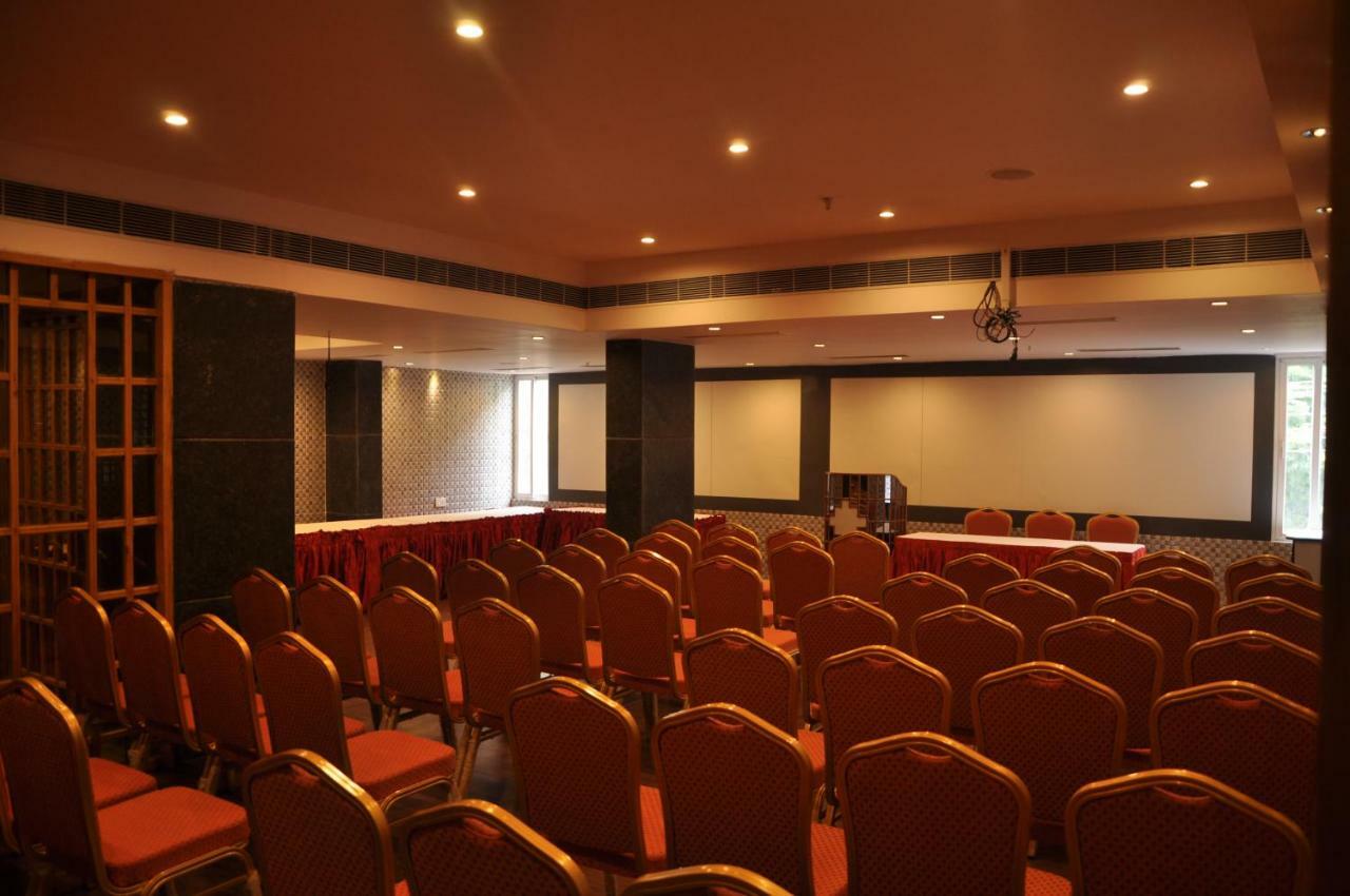 Krishna Residency Hotel Vijayawāda Zewnętrze zdjęcie