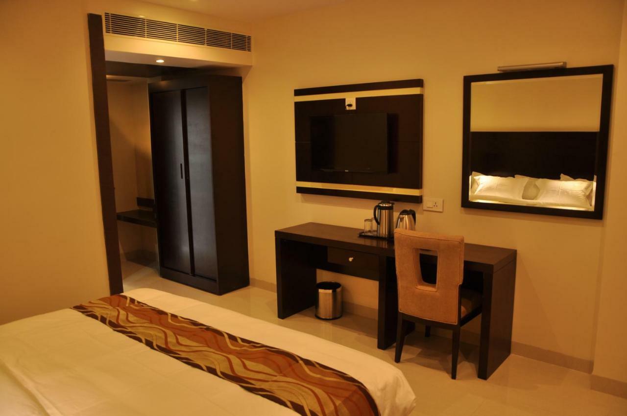 Krishna Residency Hotel Vijayawāda Zewnętrze zdjęcie