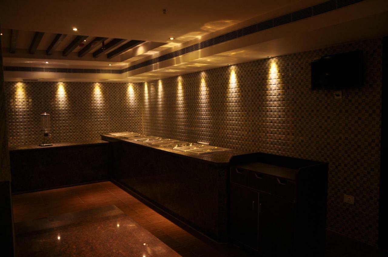 Krishna Residency Hotel Vijayawāda Zewnętrze zdjęcie